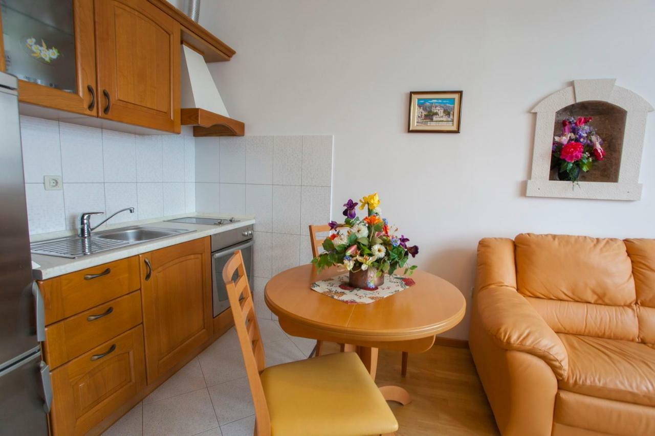 Apartments Vlado Podgora Exterior photo